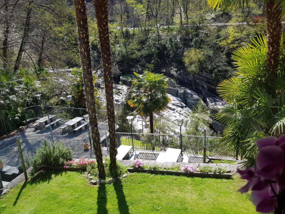 Ristorante Charme Hotel Tre Terre Ponte Brolla ภายนอก รูปภาพ