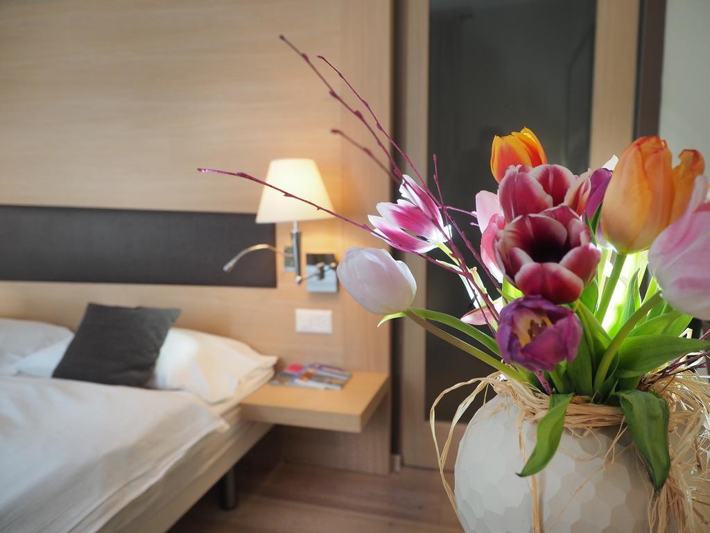 Ristorante Charme Hotel Tre Terre Ponte Brolla ภายนอก รูปภาพ