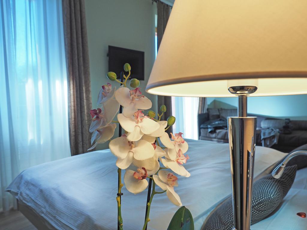 Ristorante Charme Hotel Tre Terre Ponte Brolla ภายนอก รูปภาพ