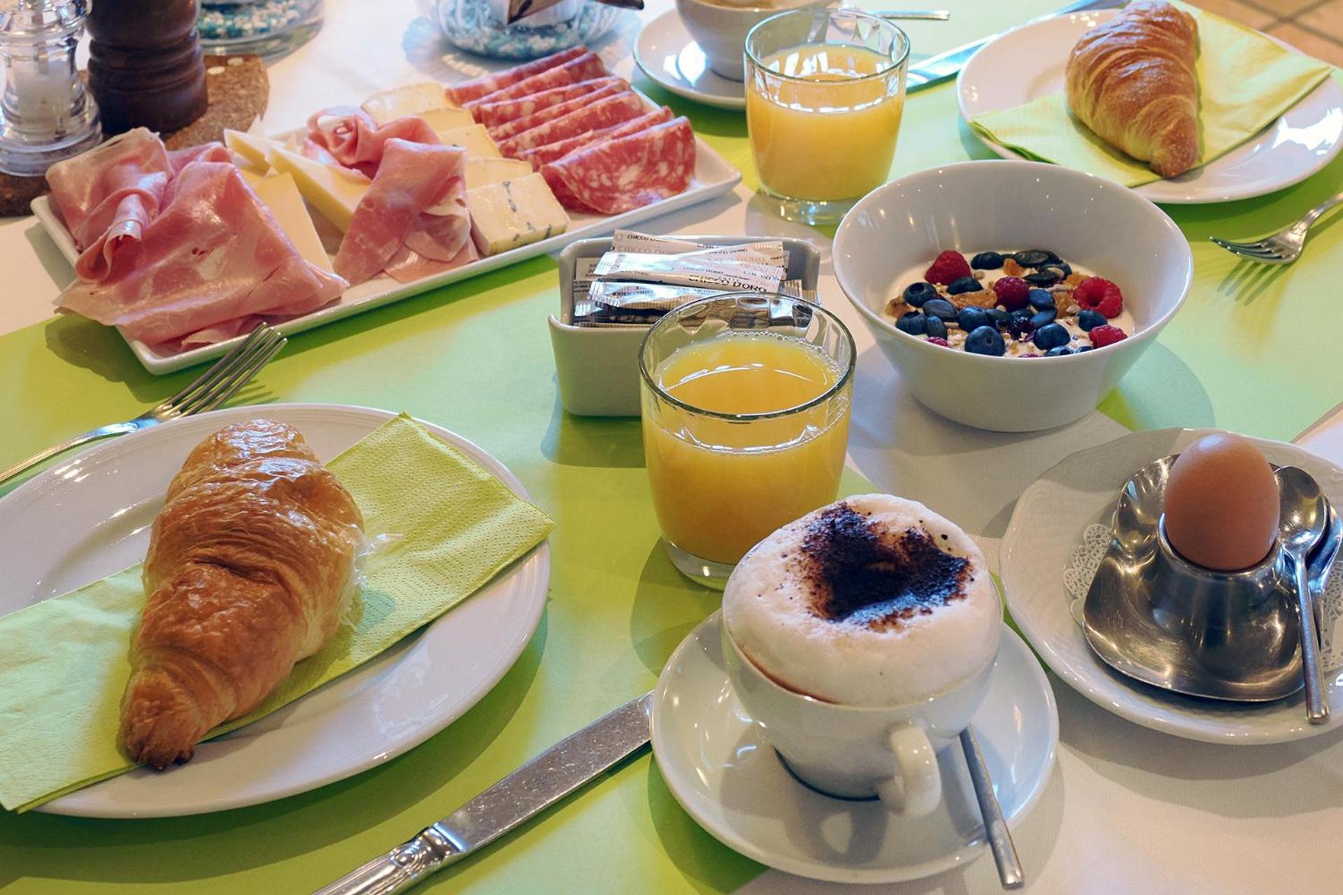 Ristorante Charme Hotel Tre Terre Ponte Brolla ภายนอก รูปภาพ