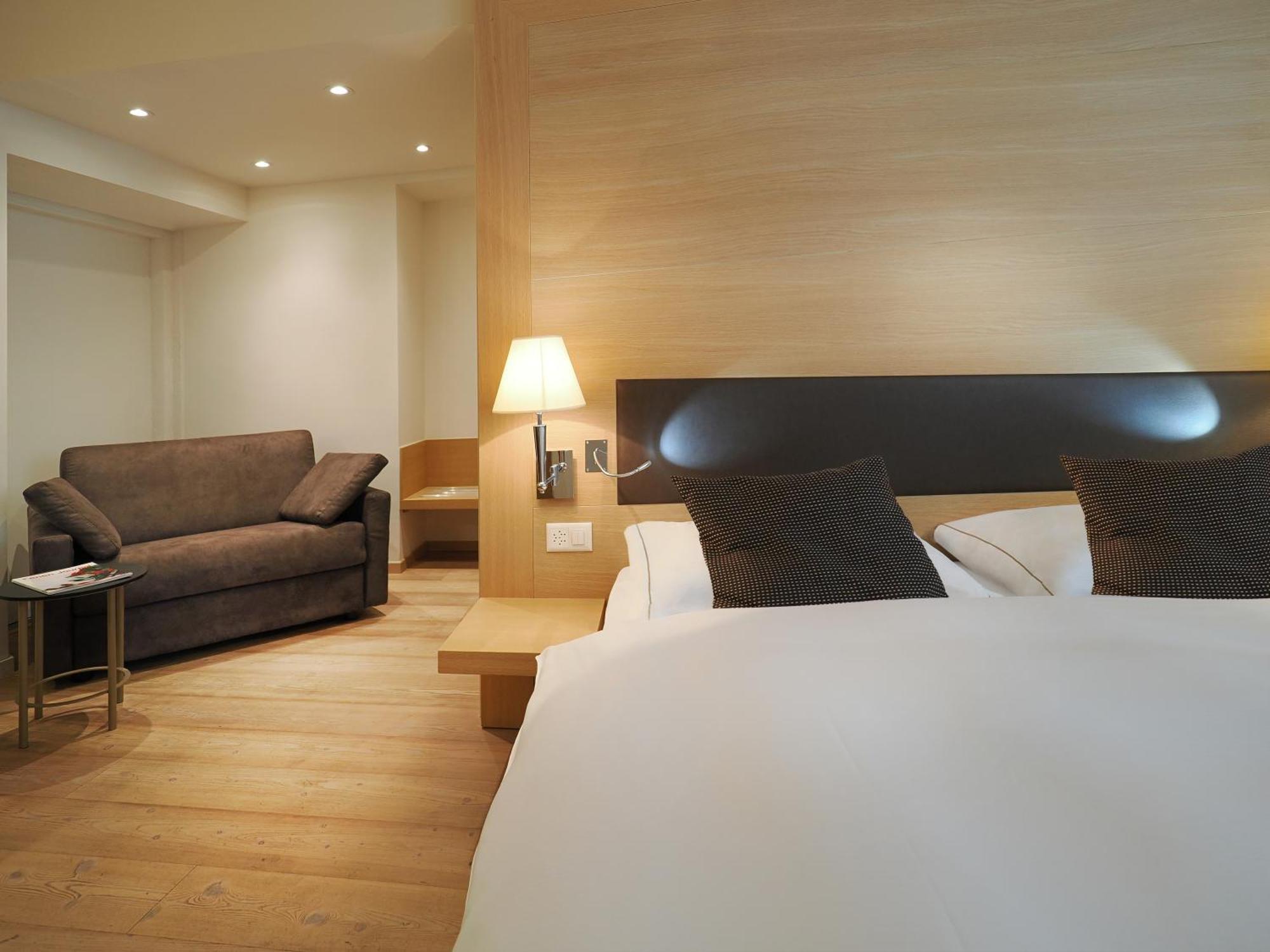 Ristorante Charme Hotel Tre Terre Ponte Brolla ภายนอก รูปภาพ