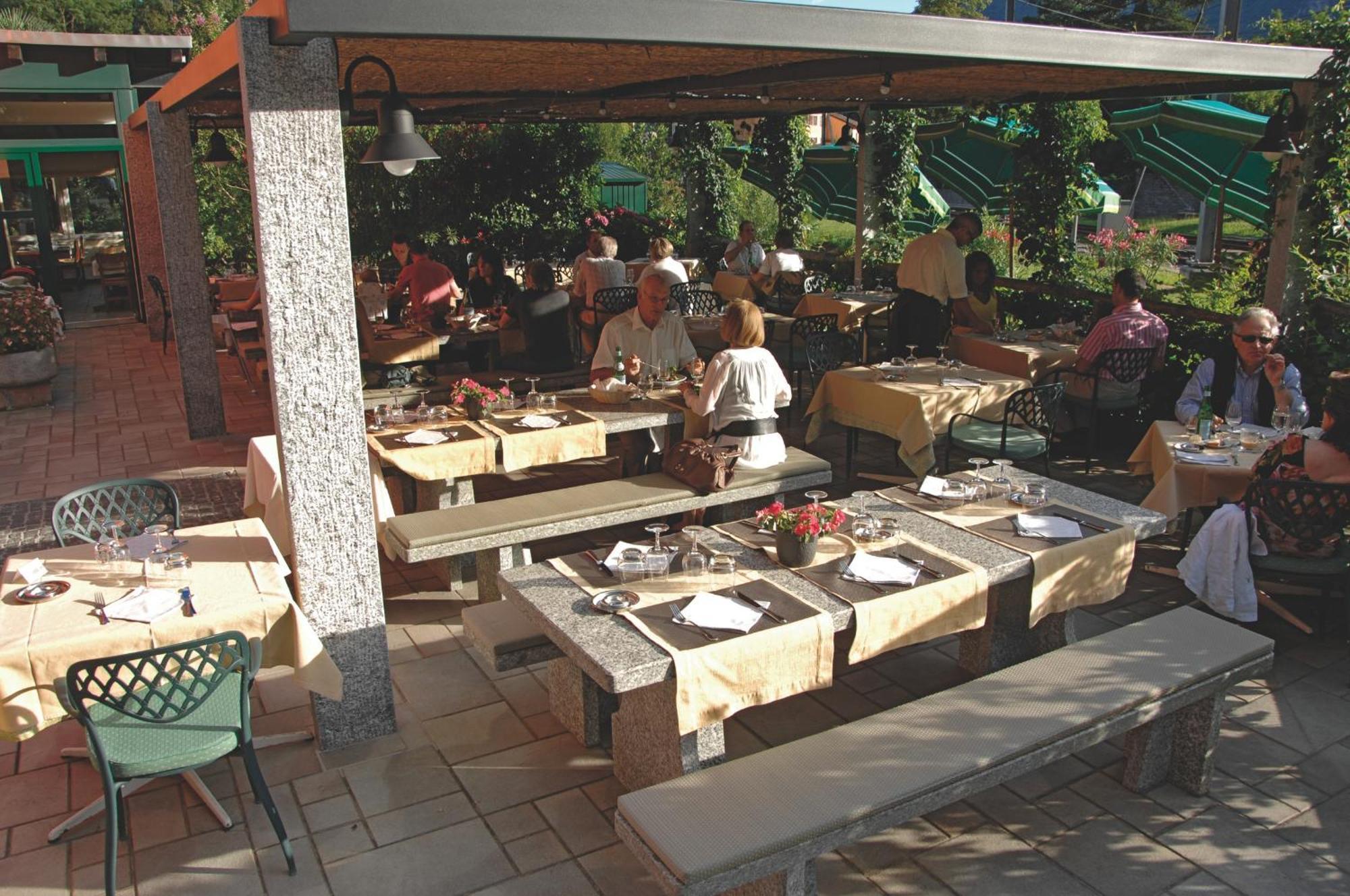 Ristorante Charme Hotel Tre Terre Ponte Brolla ภายนอก รูปภาพ